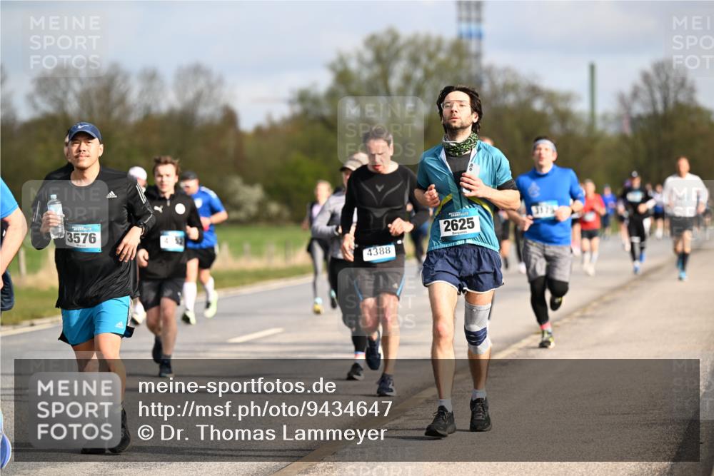 12.04.2026 - 45. Internationalen Wilhelmsburger Insellauf Dr. Thomas Lammeyer http://msf.ph/oto/9434647 12.04.2026 09:21:54 Laufen 3576, 4388, 2625 meine-sportfotos.de