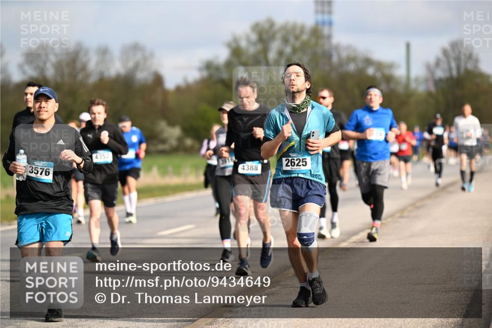 12.04.2026 - 45. Internationalen Wilhelmsburger Insellauf Dr. Thomas Lammeyer http://msf.ph/oto/9434649 12.04.2026 09:21:55 Laufen 3576, 4352, 4388, 2625 meine-sportfotos.de