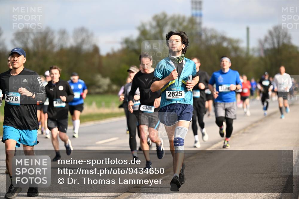 12.04.2026 - 45. Internationalen Wilhelmsburger Insellauf Dr. Thomas Lammeyer http://msf.ph/oto/9434650 12.04.2026 09:21:55 Laufen 3576, 4388, 2625 meine-sportfotos.de