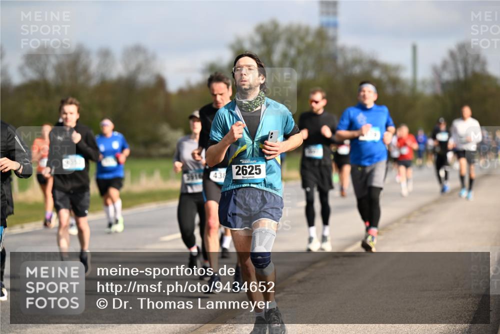 12.04.2026 - 45. Internationalen Wilhelmsburger Insellauf Dr. Thomas Lammeyer http://msf.ph/oto/9434652 12.04.2026 09:21:55 Laufen 2910, 438, 2625 meine-sportfotos.de