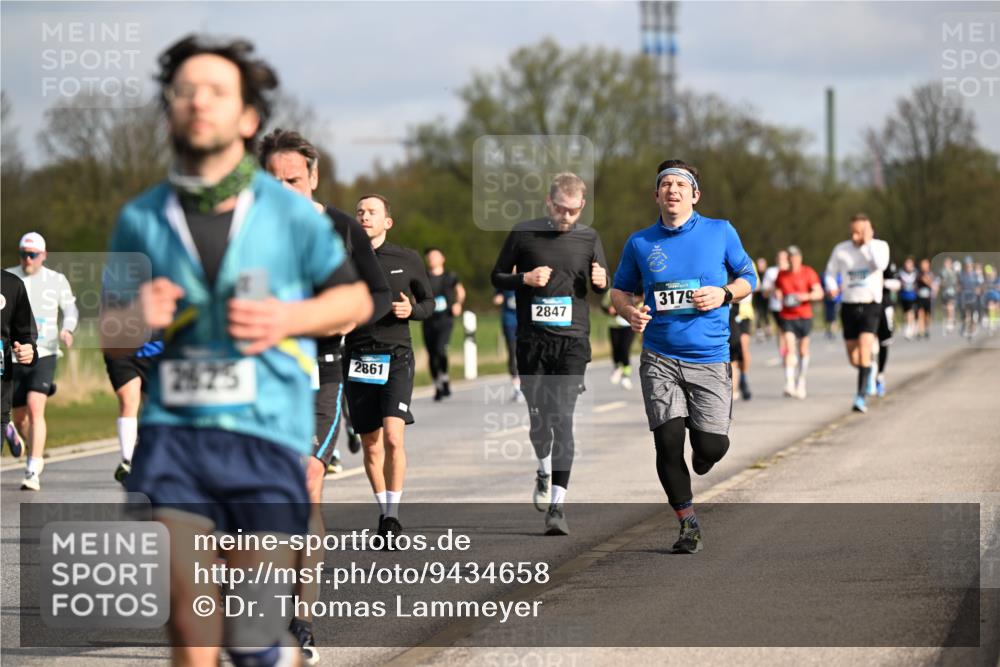 12.04.2026 - 45. Internationalen Wilhelmsburger Insellauf Dr. Thomas Lammeyer http://msf.ph/oto/9434658 12.04.2026 09:21:57 Laufen 2861, 2825, 3179, 2847 meine-sportfotos.de