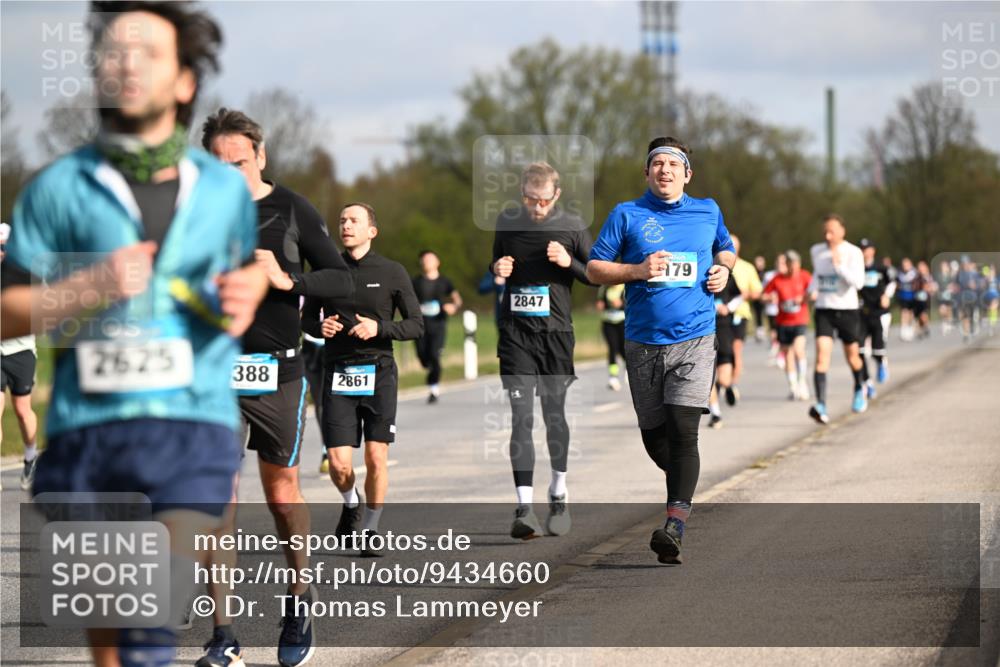 12.04.2026 - 45. Internationalen Wilhelmsburger Insellauf Dr. Thomas Lammeyer http://msf.ph/oto/9434660 12.04.2026 09:21:57 Laufen 2625, 388, 2861, 2847, 179 meine-sportfotos.de
