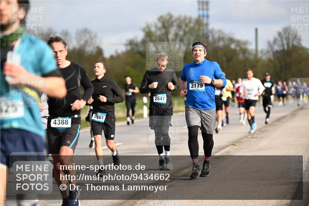 12.04.2026 - 45. Internationalen Wilhelmsburger Insellauf Dr. Thomas Lammeyer http://msf.ph/oto/9434662 12.04.2026 09:21:57 Laufen 125, 4388, 2861, 2847, 3179 meine-sportfotos.de