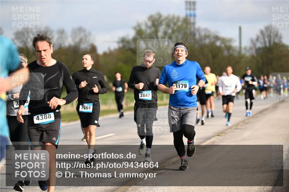 12.04.2026 - 45. Internationalen Wilhelmsburger Insellauf Dr. Thomas Lammeyer http://msf.ph/oto/9434664 12.04.2026 09:21:57 Laufen 3, 2861, 4388, 2847, 3179 meine-sportfotos.de
