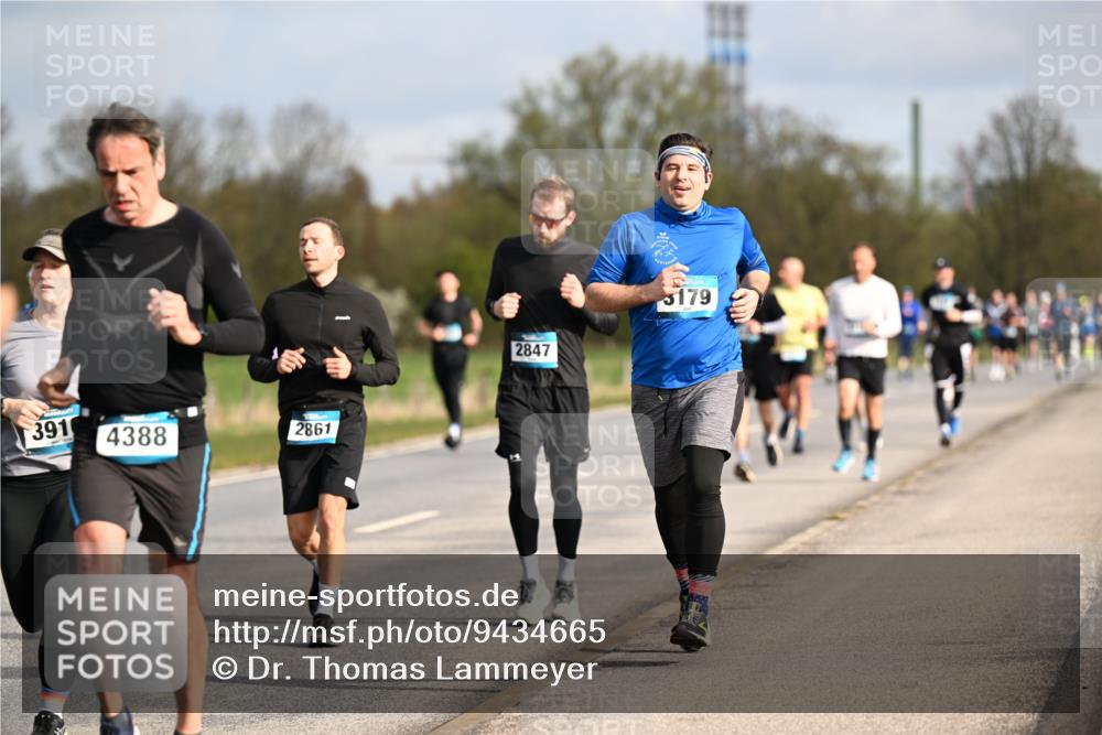 12.04.2026 - 45. Internationalen Wilhelmsburger Insellauf Dr. Thomas Lammeyer http://msf.ph/oto/9434665 12.04.2026 09:21:58 Laufen 391, 4388, 2861, 2847, 3179 meine-sportfotos.de