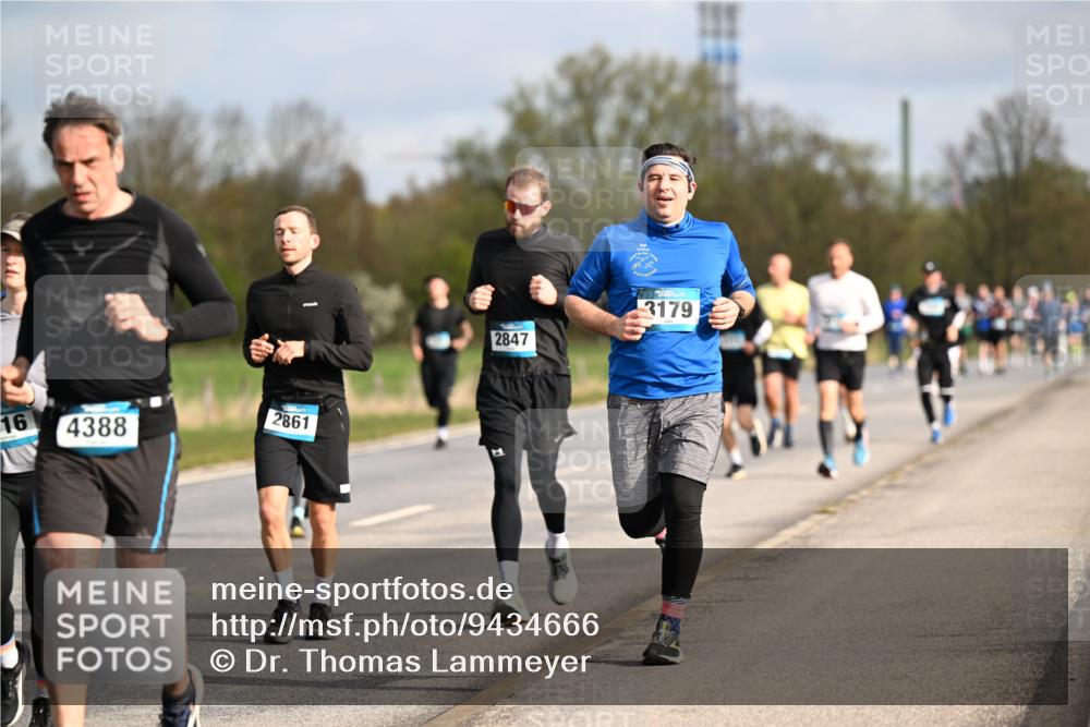 12.04.2026 - 45. Internationalen Wilhelmsburger Insellauf Dr. Thomas Lammeyer http://msf.ph/oto/9434666 12.04.2026 09:21:58 Laufen 16, 4388, 2861, 2847, 3179 meine-sportfotos.de
