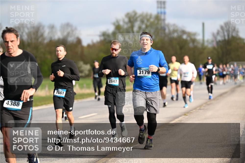 12.04.2026 - 45. Internationalen Wilhelmsburger Insellauf Dr. Thomas Lammeyer http://msf.ph/oto/9434667 12.04.2026 09:21:58 Laufen 4388, 2861, 2847, 3179 meine-sportfotos.de