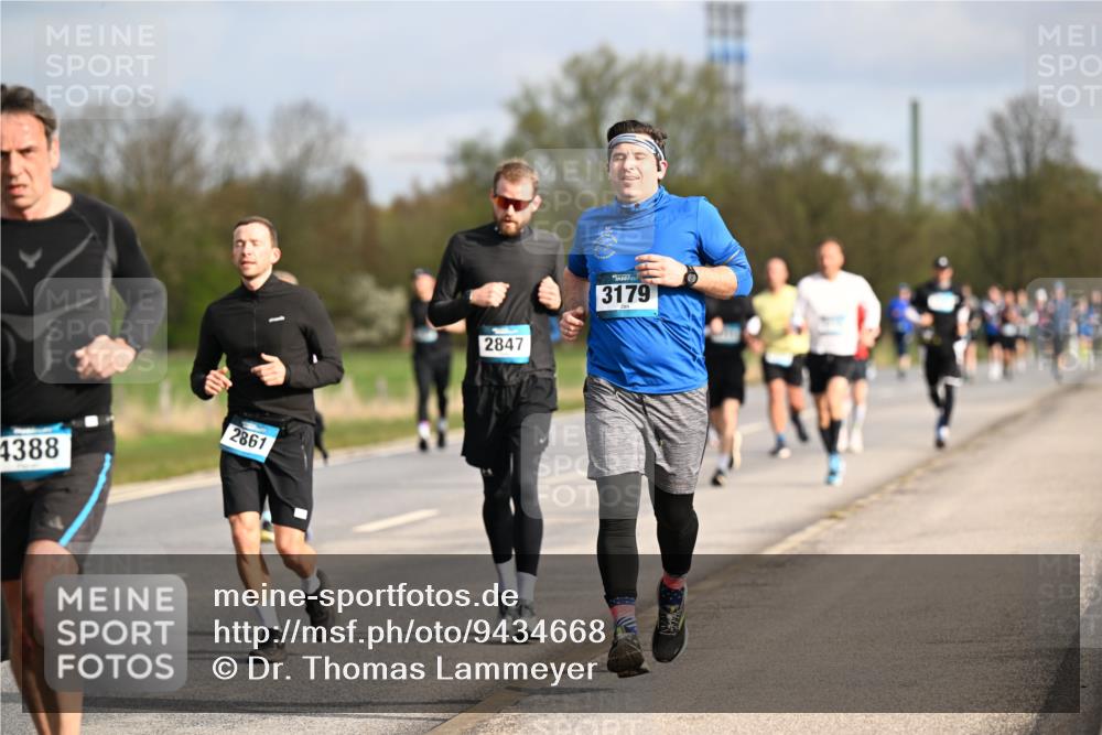 12.04.2026 - 45. Internationalen Wilhelmsburger Insellauf Dr. Thomas Lammeyer http://msf.ph/oto/9434668 12.04.2026 09:21:58 Laufen 4388, 2861, 2847, 3179 meine-sportfotos.de