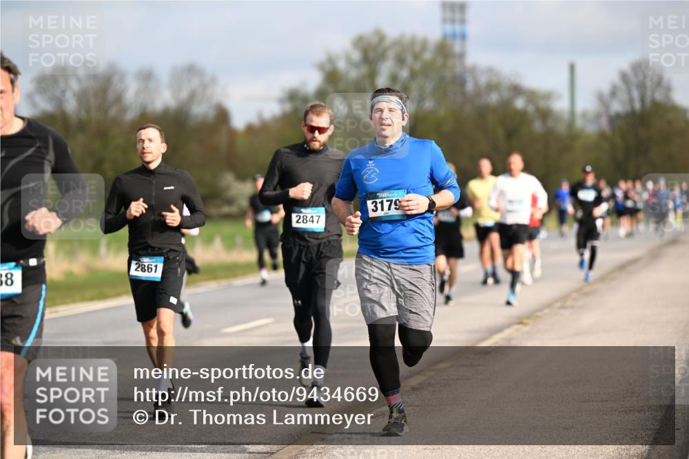 12.04.2026 - 45. Internationalen Wilhelmsburger Insellauf Dr. Thomas Lammeyer http://msf.ph/oto/9434669 12.04.2026 09:21:58 Laufen 2861, 38, 2847, 3179 meine-sportfotos.de