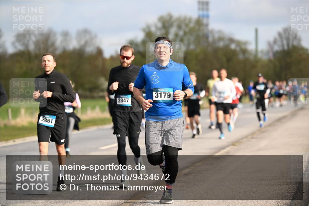 12.04.2026 - 45. Internationalen Wilhelmsburger Insellauf Dr. Thomas Lammeyer http://msf.ph/oto/9434672 12.04.2026 09:21:58 Laufen 2861, 2847, 3179 meine-sportfotos.de