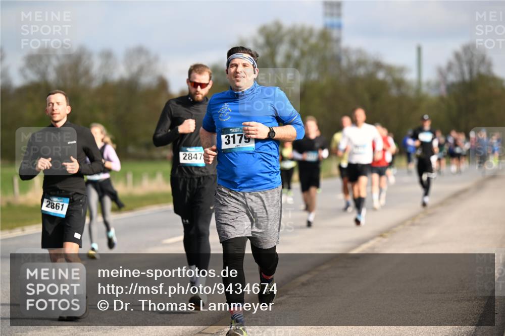 12.04.2026 - 45. Internationalen Wilhelmsburger Insellauf Dr. Thomas Lammeyer http://msf.ph/oto/9434674 12.04.2026 09:21:59 Laufen 2861, 2847, 3179 meine-sportfotos.de