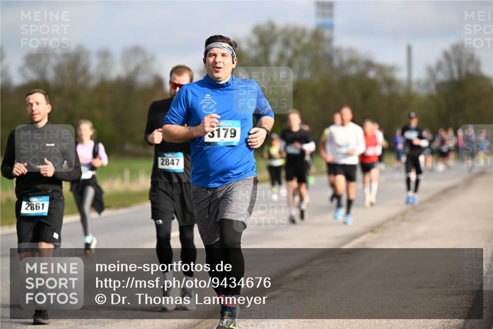 12.04.2026 - 45. Internationalen Wilhelmsburger Insellauf Dr. Thomas Lammeyer http://msf.ph/oto/9434676 12.04.2026 09:21:59 Laufen 2861, 2847, 3179 meine-sportfotos.de