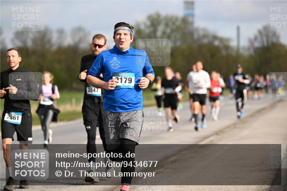 12.04.2026 - 45. Internationalen Wilhelmsburger Insellauf Dr. Thomas Lammeyer http://msf.ph/oto/9434677 12.04.2026 09:21:59 Laufen 2861, 2847, 3179 meine-sportfotos.de