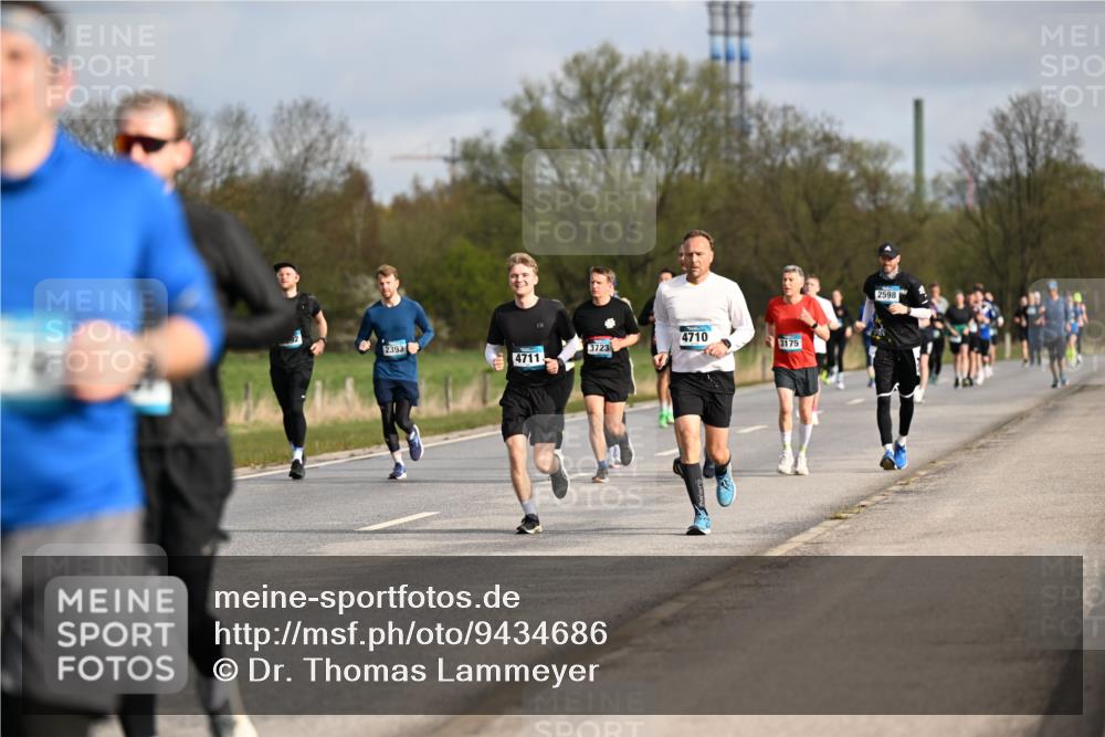 12.04.2026 - 45. Internationalen Wilhelmsburger Insellauf Dr. Thomas Lammeyer http://msf.ph/oto/9434686 12.04.2026 09:22:01 Laufen 3723, 2393, 4711, 4710, 3175, 2598 meine-sportfotos.de