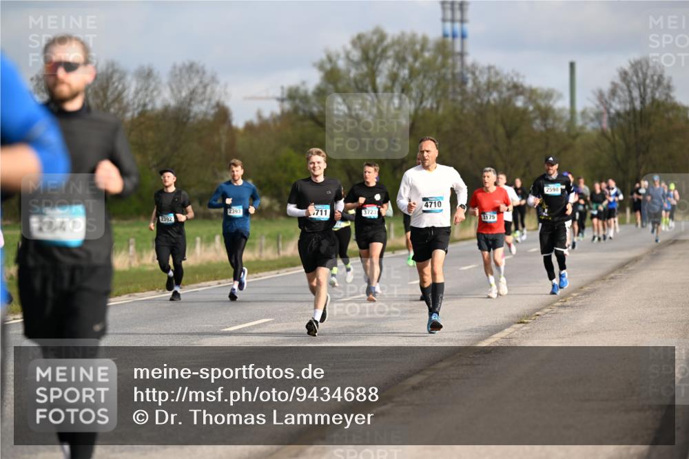 12.04.2026 - 45. Internationalen Wilhelmsburger Insellauf Dr. Thomas Lammeyer http://msf.ph/oto/9434688 12.04.2026 09:22:01 Laufen 4710, 2393, 711, 3723, 2847, 2392, 3175, 2598 meine-sportfotos.de