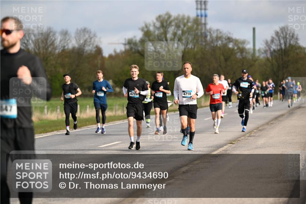12.04.2026 - 45. Internationalen Wilhelmsburger Insellauf Dr. Thomas Lammeyer http://msf.ph/oto/9434690 12.04.2026 09:22:01 Laufen 2393, 4711, 3723, 4710, 2392, 3175, 847, 2598 meine-sportfotos.de