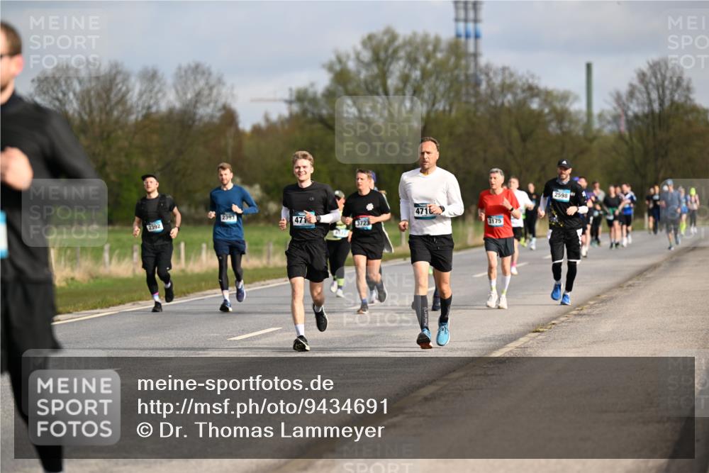 12.04.2026 - 45. Internationalen Wilhelmsburger Insellauf Dr. Thomas Lammeyer http://msf.ph/oto/9434691 12.04.2026 09:22:01 Laufen 2393, 2392, 471, 3723, 4716, 3175, 2598 meine-sportfotos.de