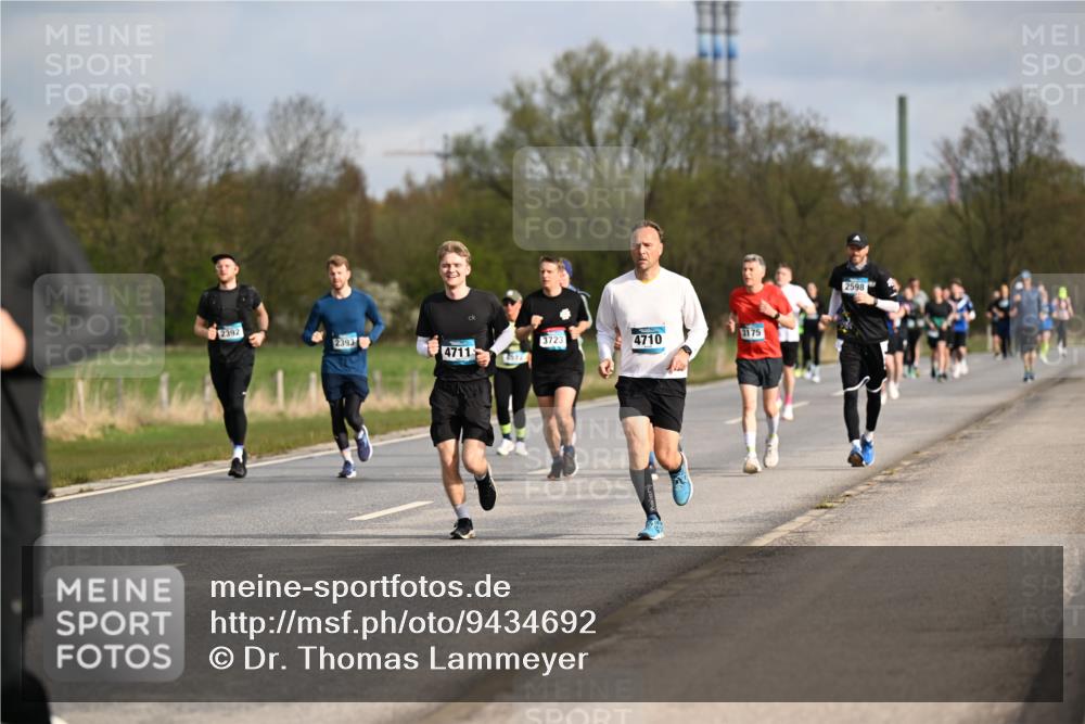 12.04.2026 - 45. Internationalen Wilhelmsburger Insellauf Dr. Thomas Lammeyer http://msf.ph/oto/9434692 12.04.2026 09:22:01 Laufen 2392, 2393, 3723, 4710, 3175, 4711, 1517, 2598 meine-sportfotos.de