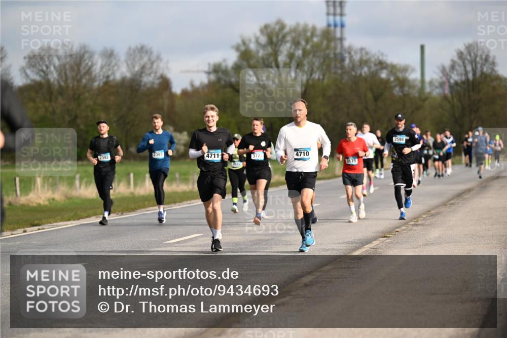 12.04.2026 - 45. Internationalen Wilhelmsburger Insellauf Dr. Thomas Lammeyer http://msf.ph/oto/9434693 12.04.2026 09:22:02 Laufen 2393, 2392, 4711, 3723, 4710, 3175, 4974, 2598 meine-sportfotos.de