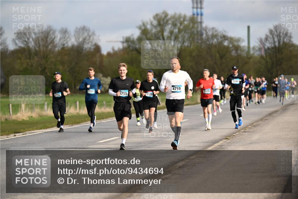12.04.2026 - 45. Internationalen Wilhelmsburger Insellauf Dr. Thomas Lammeyer http://msf.ph/oto/9434694 12.04.2026 09:22:02 Laufen 2393, 2392, 1711, 3723, 4710, 3175, 2598 meine-sportfotos.de