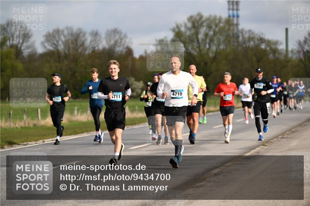 12.04.2026 - 45. Internationalen Wilhelmsburger Insellauf Dr. Thomas Lammeyer http://msf.ph/oto/9434700 12.04.2026 09:22:03 Laufen 239, 2392, 1711, 4710, 3175, 2598 meine-sportfotos.de