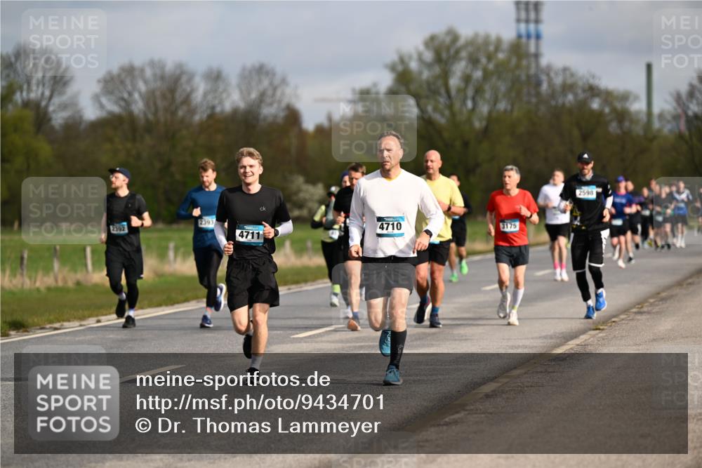 12.04.2026 - 45. Internationalen Wilhelmsburger Insellauf Dr. Thomas Lammeyer http://msf.ph/oto/9434701 12.04.2026 09:22:03 Laufen 2393, 2392, 4710, 3175, 4711, 2598 meine-sportfotos.de