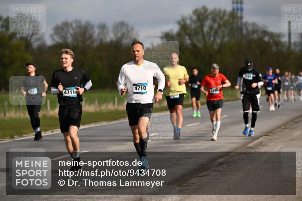 12.04.2026 - 45. Internationalen Wilhelmsburger Insellauf Dr. Thomas Lammeyer http://msf.ph/oto/9434708 12.04.2026 09:22:05 Laufen 2302, 4711, 4710, 2500 meine-sportfotos.de