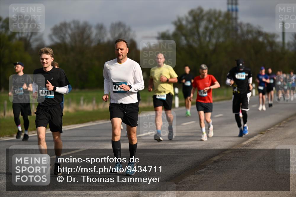 12.04.2026 - 45. Internationalen Wilhelmsburger Insellauf Dr. Thomas Lammeyer http://msf.ph/oto/9434711 12.04.2026 09:22:05 Laufen 2392, 47, 4711, 4299, 3500 meine-sportfotos.de