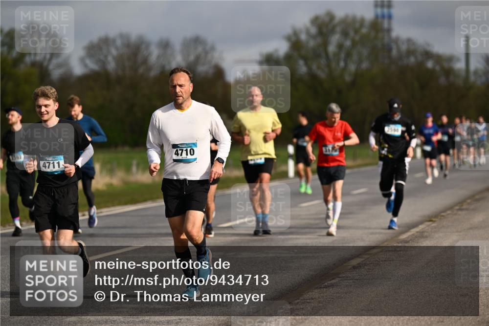 12.04.2026 - 45. Internationalen Wilhelmsburger Insellauf Dr. Thomas Lammeyer http://msf.ph/oto/9434713 12.04.2026 09:22:05 Laufen 4711, 4710 meine-sportfotos.de
