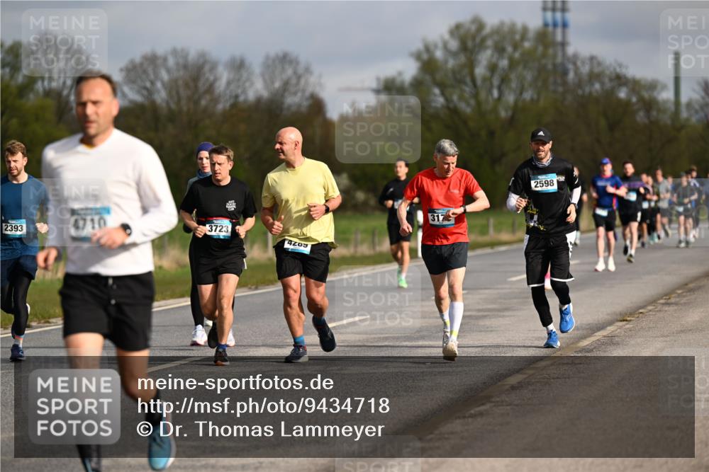 12.04.2026 - 45. Internationalen Wilhelmsburger Insellauf Dr. Thomas Lammeyer http://msf.ph/oto/9434718 12.04.2026 09:22:07 Laufen 2393, 4710, 3723, 4209, 317, 2598 meine-sportfotos.de
