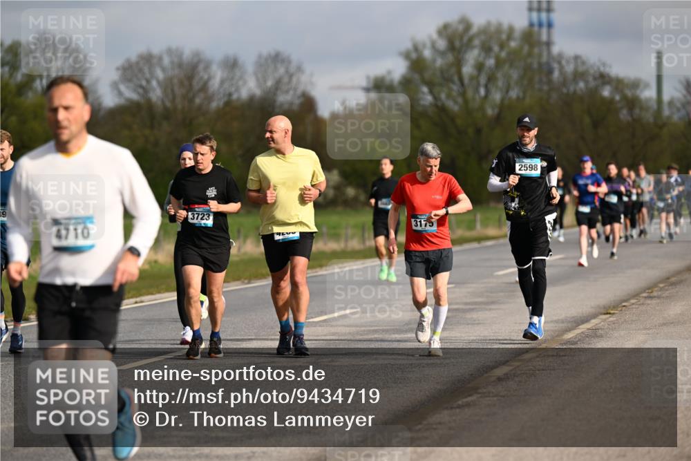 12.04.2026 - 45. Internationalen Wilhelmsburger Insellauf Dr. Thomas Lammeyer http://msf.ph/oto/9434719 12.04.2026 09:22:07 Laufen 39, 3723, 4710, 3175, 2598 meine-sportfotos.de