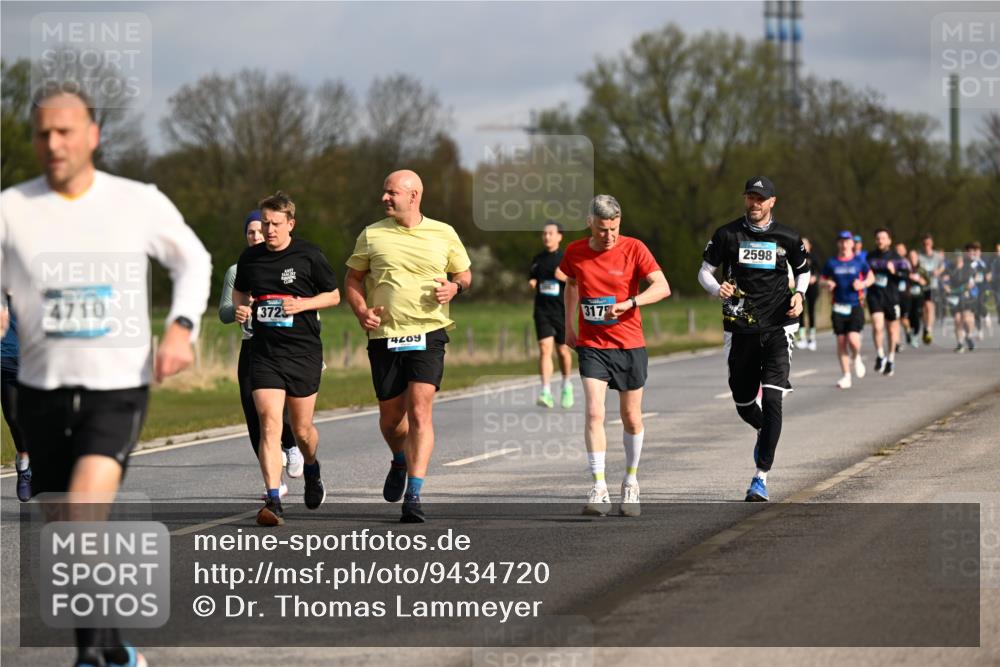 12.04.2026 - 45. Internationalen Wilhelmsburger Insellauf Dr. Thomas Lammeyer http://msf.ph/oto/9434720 12.04.2026 09:22:07 Laufen 4710, 3723, 4269, 3177, 2598 meine-sportfotos.de