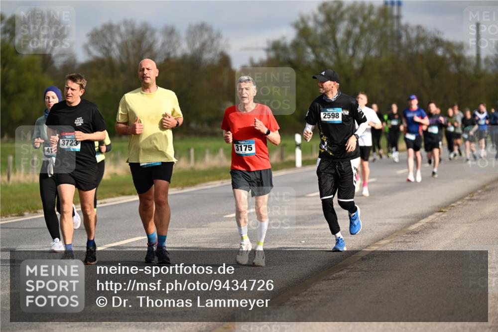 12.04.2026 - 45. Internationalen Wilhelmsburger Insellauf Dr. Thomas Lammeyer http://msf.ph/oto/9434726 12.04.2026 09:22:08 Laufen 3723, 3175, 2598 meine-sportfotos.de
