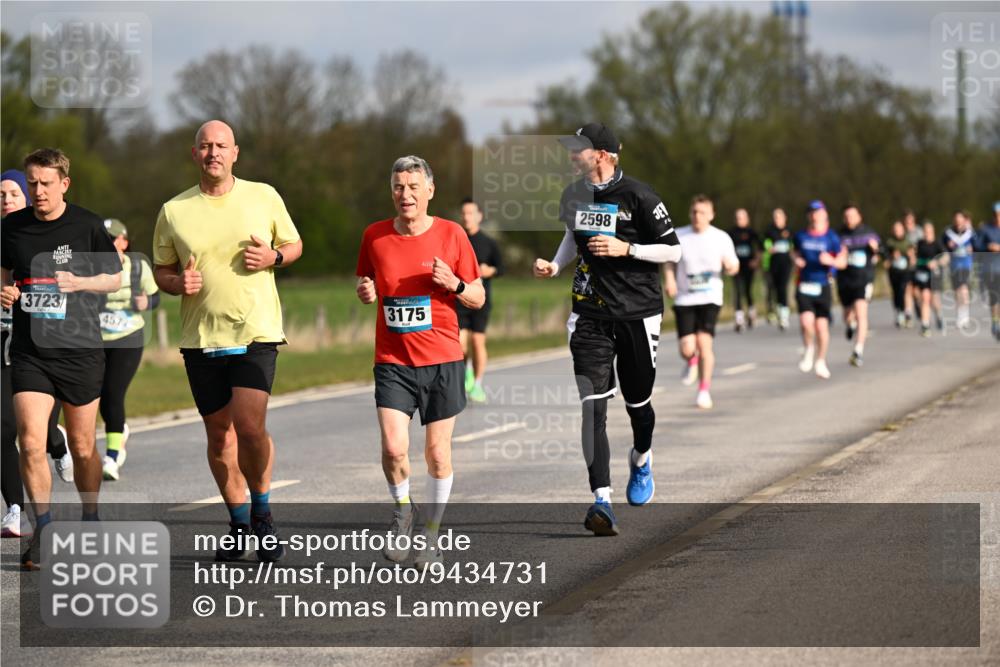 12.04.2026 - 45. Internationalen Wilhelmsburger Insellauf Dr. Thomas Lammeyer http://msf.ph/oto/9434731 12.04.2026 09:22:09 Laufen 3723, 4577, 3175, 2598 meine-sportfotos.de