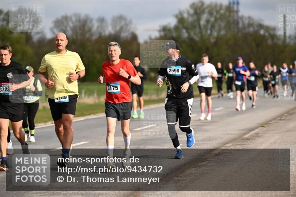 12.04.2026 - 45. Internationalen Wilhelmsburger Insellauf Dr. Thomas Lammeyer http://msf.ph/oto/9434732 12.04.2026 09:22:09 Laufen 3723, 4577, 4269, 3175, 2598 meine-sportfotos.de