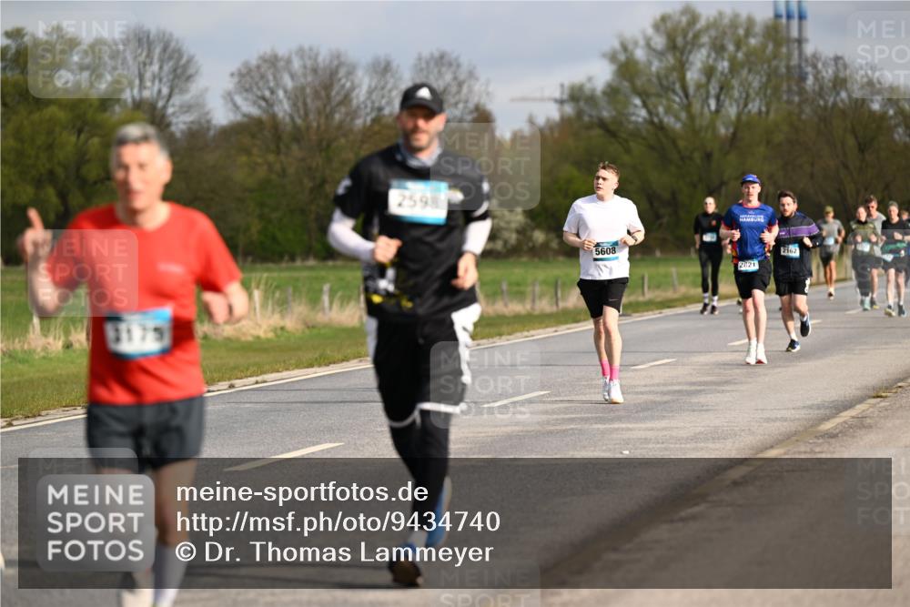 12.04.2026 - 45. Internationalen Wilhelmsburger Insellauf Dr. Thomas Lammeyer http://msf.ph/oto/9434740 12.04.2026 09:22:11 Laufen 2598, 5608, 2821, 2162 meine-sportfotos.de
