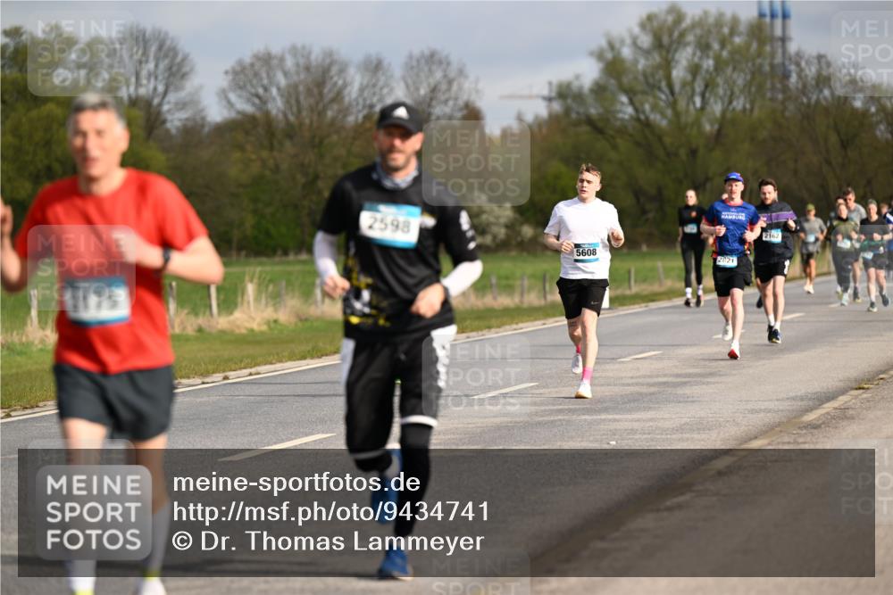 12.04.2026 - 45. Internationalen Wilhelmsburger Insellauf Dr. Thomas Lammeyer http://msf.ph/oto/9434741 12.04.2026 09:22:11 Laufen 2175, 2598, 5608, 2821, 2162 meine-sportfotos.de