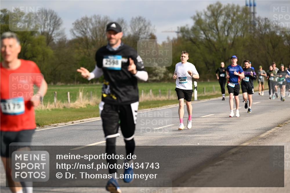 12.04.2026 - 45. Internationalen Wilhelmsburger Insellauf Dr. Thomas Lammeyer http://msf.ph/oto/9434743 12.04.2026 09:22:11 Laufen 2175, 2598, 5608, 2821, 2162 meine-sportfotos.de