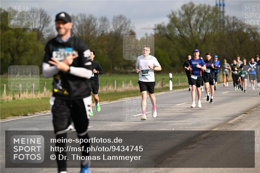 12.04.2026 - 45. Internationalen Wilhelmsburger Insellauf Dr. Thomas Lammeyer http://msf.ph/oto/9434745 12.04.2026 09:22:12 Laufen 5608, 2821, 162 meine-sportfotos.de