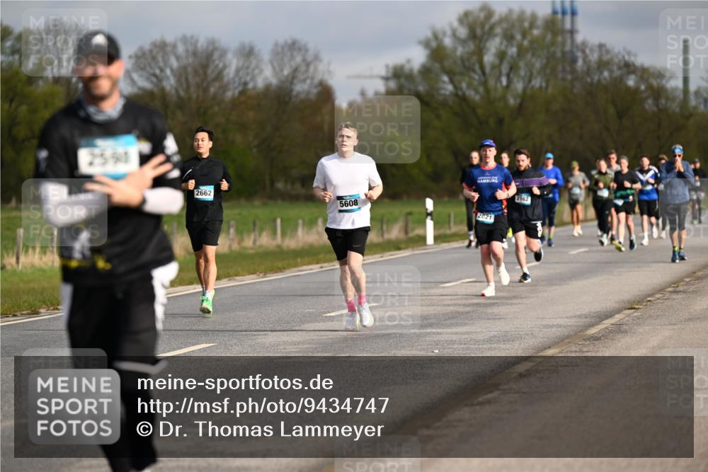 12.04.2026 - 45. Internationalen Wilhelmsburger Insellauf Dr. Thomas Lammeyer http://msf.ph/oto/9434747 12.04.2026 09:22:12 Laufen 2590, 2162, 0000, 5608, 2821 meine-sportfotos.de