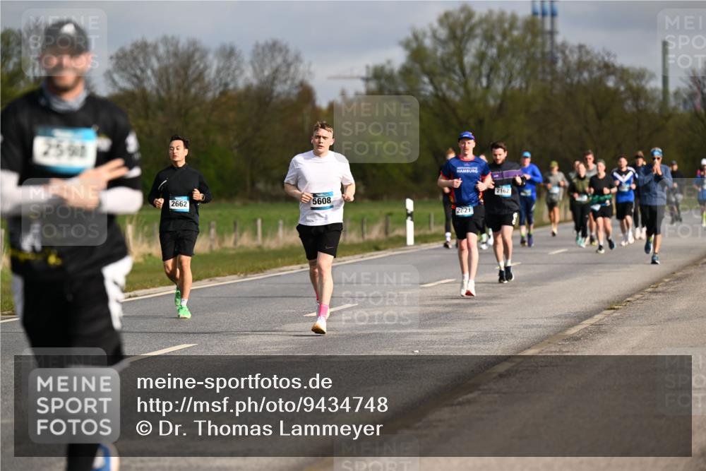 12.04.2026 - 45. Internationalen Wilhelmsburger Insellauf Dr. Thomas Lammeyer http://msf.ph/oto/9434748 12.04.2026 09:22:12 Laufen 2162, 0000, 5608, 2821 meine-sportfotos.de