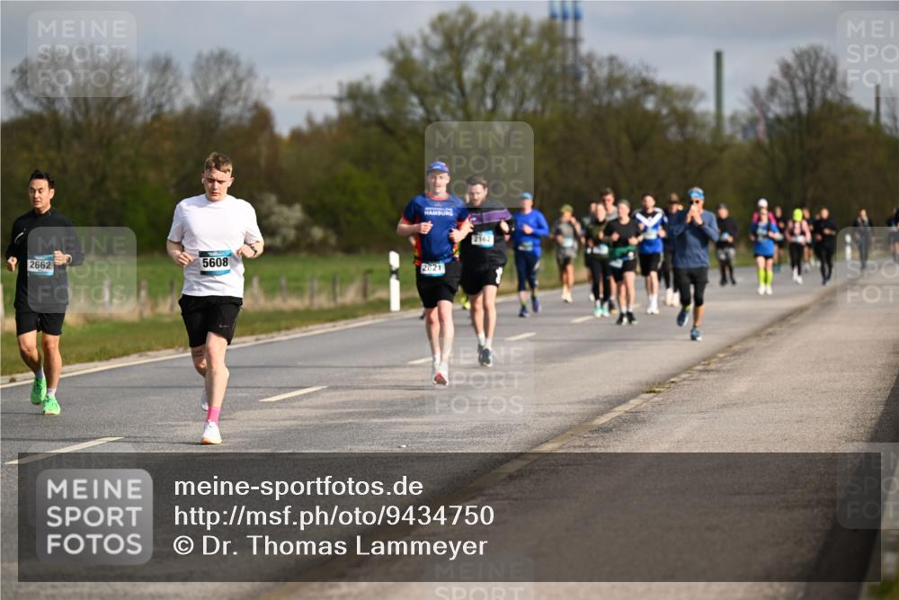 12.04.2026 - 45. Internationalen Wilhelmsburger Insellauf Dr. Thomas Lammeyer http://msf.ph/oto/9434750 12.04.2026 09:22:13 Laufen 0000, 5608, 2821, 2162 meine-sportfotos.de