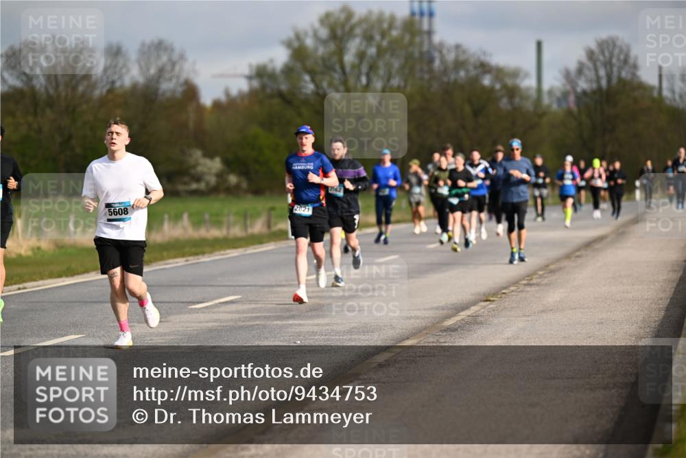 12.04.2026 - 45. Internationalen Wilhelmsburger Insellauf Dr. Thomas Lammeyer http://msf.ph/oto/9434753 12.04.2026 09:22:14 Laufen 5608, 2821, 1142 meine-sportfotos.de