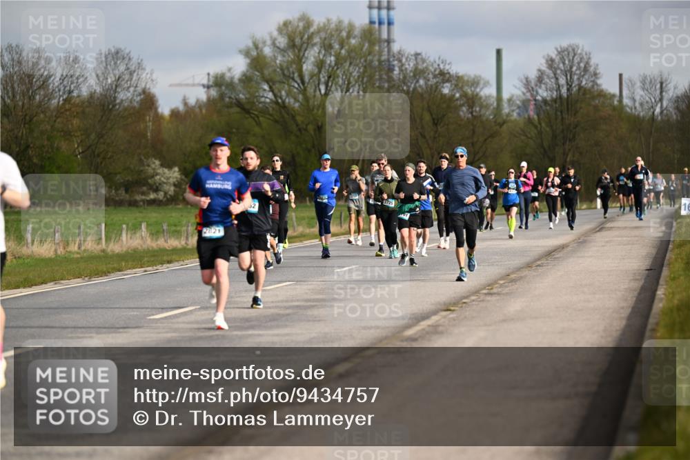 12.04.2026 - 45. Internationalen Wilhelmsburger Insellauf Dr. Thomas Lammeyer http://msf.ph/oto/9434757 12.04.2026 09:22:15 Laufen 52, 1257, 3725, 2821 meine-sportfotos.de