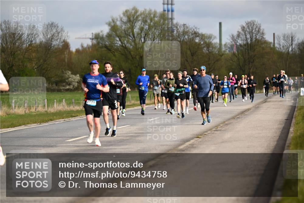 12.04.2026 - 45. Internationalen Wilhelmsburger Insellauf Dr. Thomas Lammeyer http://msf.ph/oto/9434758 12.04.2026 09:22:15 Laufen 2821, 3725 meine-sportfotos.de