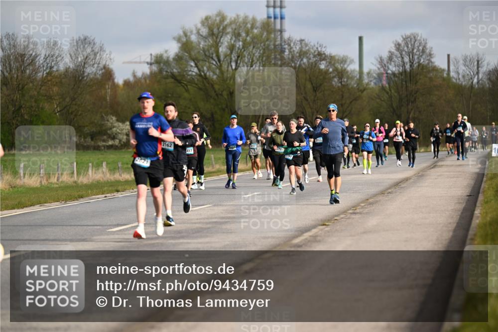 12.04.2026 - 45. Internationalen Wilhelmsburger Insellauf Dr. Thomas Lammeyer http://msf.ph/oto/9434759 12.04.2026 09:22:15 Laufen 2821, 2162, 417, 3257, 3725, 797 meine-sportfotos.de