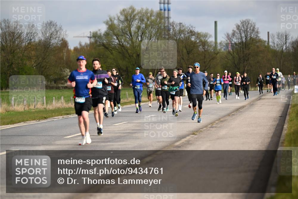 12.04.2026 - 45. Internationalen Wilhelmsburger Insellauf Dr. Thomas Lammeyer http://msf.ph/oto/9434761 12.04.2026 09:22:16 Laufen 2821, 162, 257, 3725, 417, 791 meine-sportfotos.de