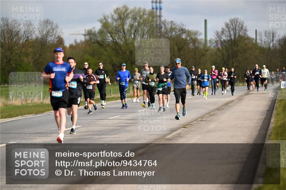 12.04.2026 - 45. Internationalen Wilhelmsburger Insellauf Dr. Thomas Lammeyer http://msf.ph/oto/9434764 12.04.2026 09:22:16 Laufen 2162, 2417, 2821, 3753, 551, 3725, 16 meine-sportfotos.de