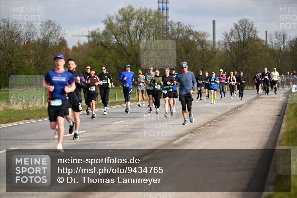 12.04.2026 - 45. Internationalen Wilhelmsburger Insellauf Dr. Thomas Lammeyer http://msf.ph/oto/9434765 12.04.2026 09:22:17 Laufen 3753, 551, 2417, 3725, 16 meine-sportfotos.de