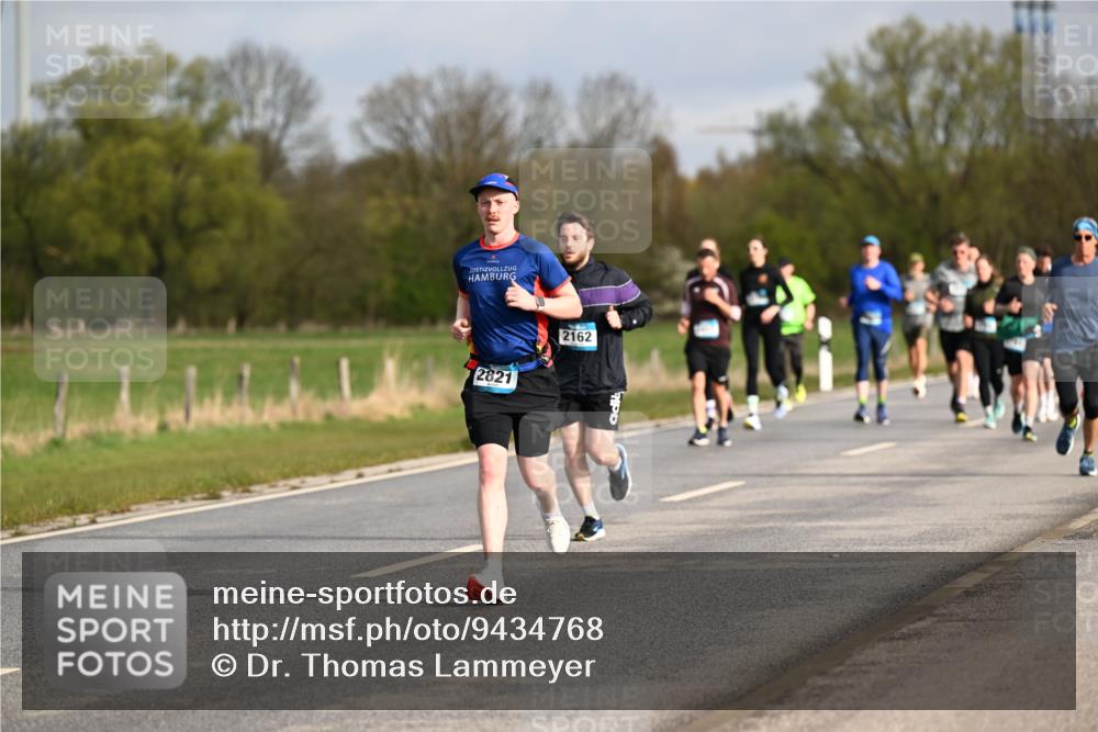 12.04.2026 - 45. Internationalen Wilhelmsburger Insellauf Dr. Thomas Lammeyer http://msf.ph/oto/9434768 12.04.2026 09:22:18 Laufen 2821, 2162 meine-sportfotos.de